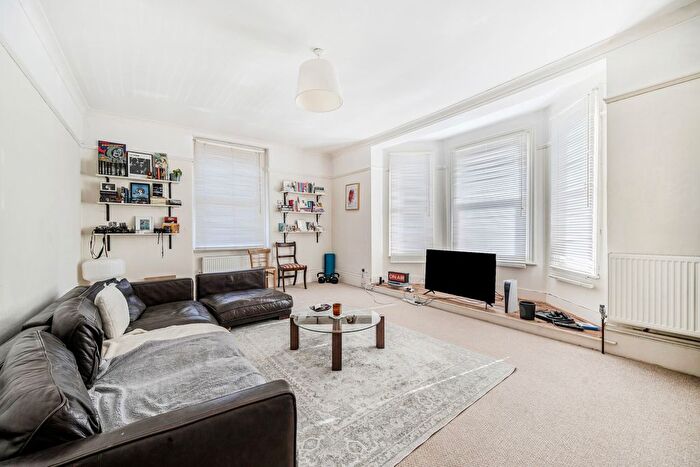 2 Bedroom Flat For Sale In Penge Road, London, SE20