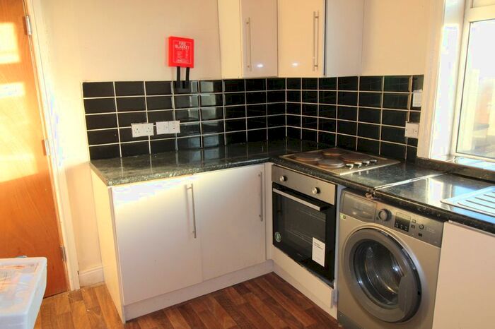 1 Bedroom Flat To Rent In Leeds Road, Allerton Bywater, Castleford, West Yorkshire, WF10