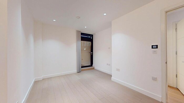 1 Bedroom Flat To Rent In New Horizons Court, Brentford, TW8