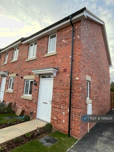 2 Bedroom End Of Terrace House To Rent In Swallow Drive, Raunds, Wellingborough, NN9