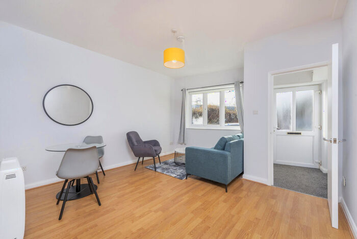 1 Bedroom Flat To Rent In York Mews, Kentish Town, NW5