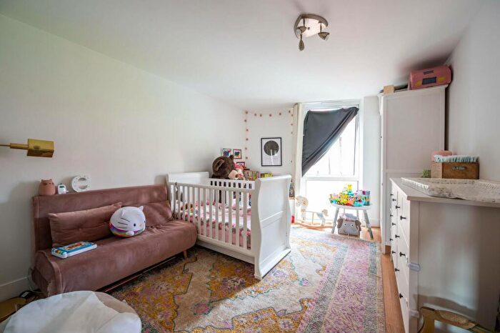 2 Bedroom Flat For Sale In Graham Street, Angel, London, N1