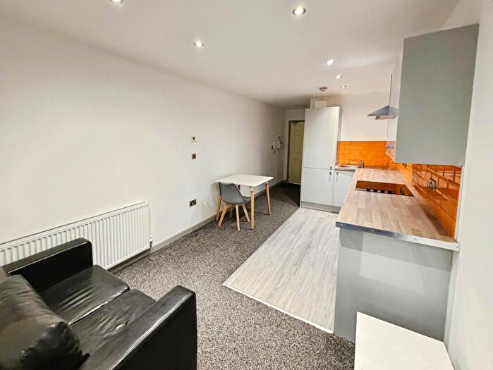 Apartment To Rent In Blackwall, Halifax, West Yorkshire, HX1