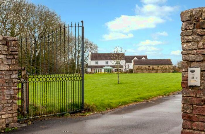 4 Bedroom Detached House To Rent In Highfield House Tunley, BA2