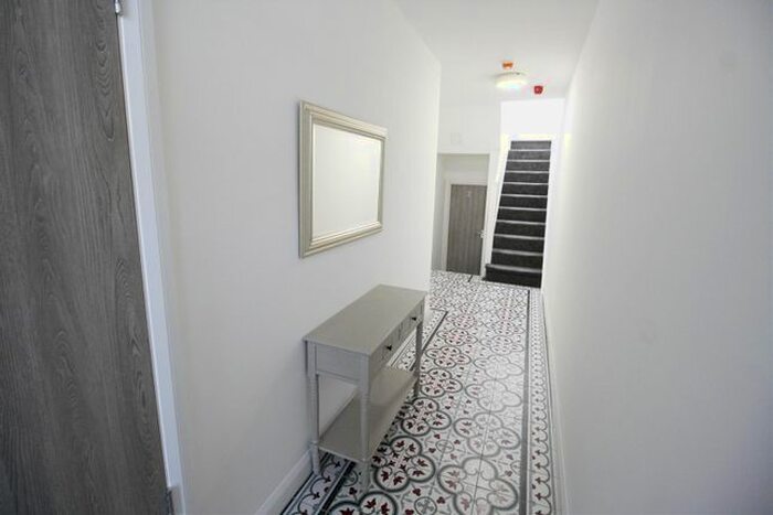 2 Bedroom Flat To Rent In Richmond Road, Cathays, Cardiff, CF24