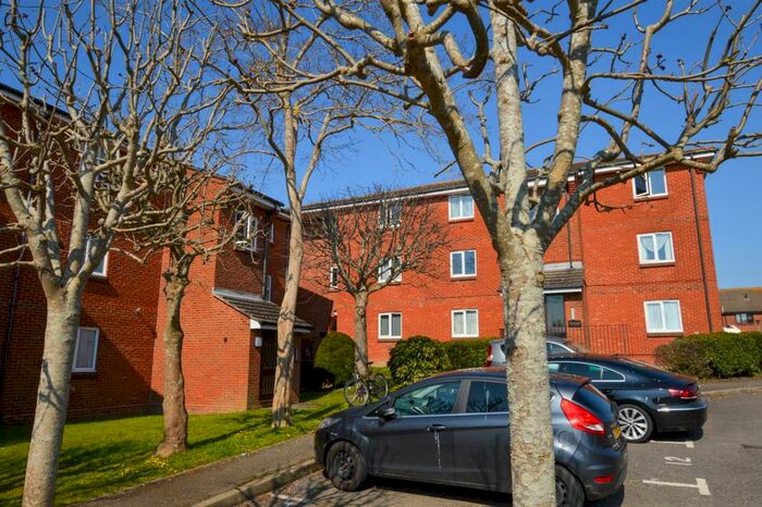 1 Bedroom Flat To Rent In Churchdale Road, Eastbourne, BN22