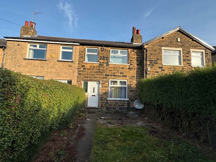 3 Bedroom Town House To Rent In Tyersal Avenue, Bradford, West Yorkshire, BD4