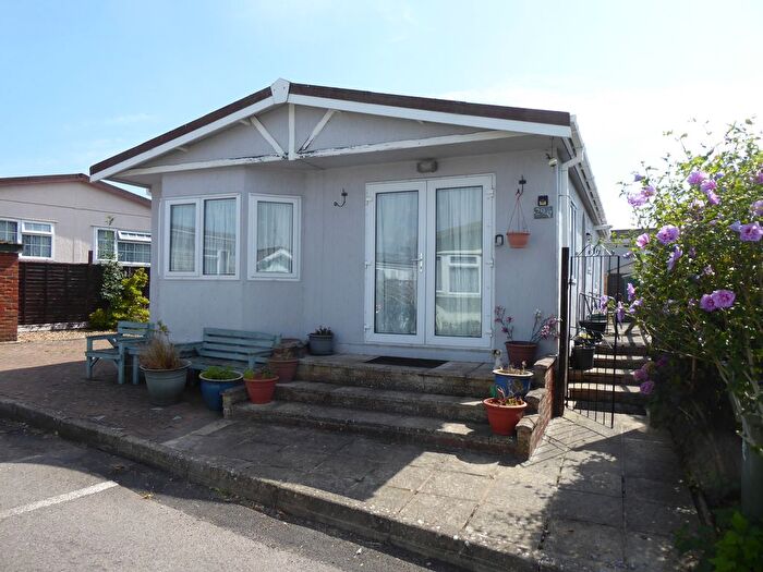 2 Bedroom Mobile/park Home For Sale In Surrey Hills Park, Normandy, Guildford, GU3