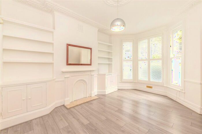 1 Bedroom Flat To Rent In St Lukes Avenue, London, SW4