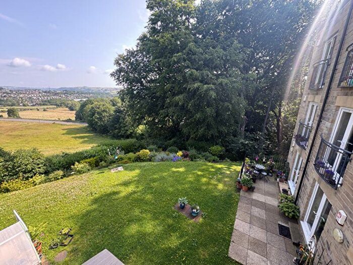 2 Bedroom Flat For Sale In Beechwood Fold, Holywell Green, HX4