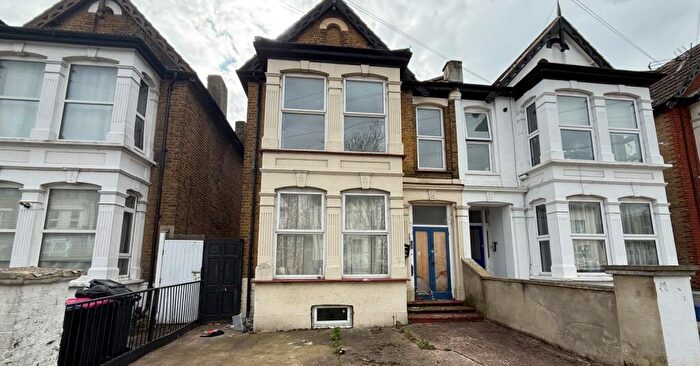 5 Bedroom Semi-Detached House For Sale In York Road, Southend-on-Sea, Essex, SS1