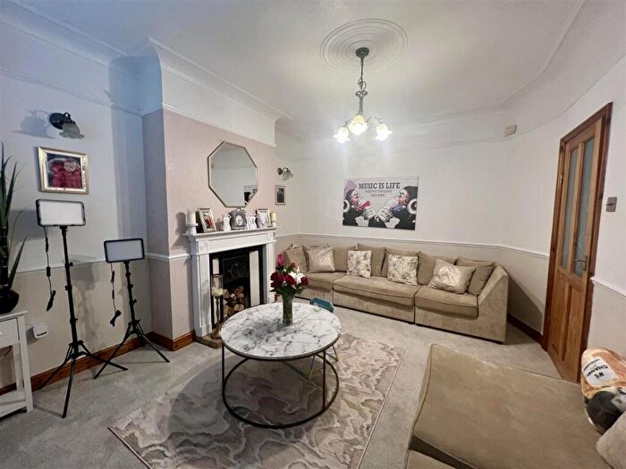 3 Bedroom End Of Terrace House For Sale In Leighton Avenue, Leigh-On-Sea, SS9