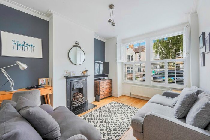 3 Bedroom Property To Rent In Havelock Road, London, SW19