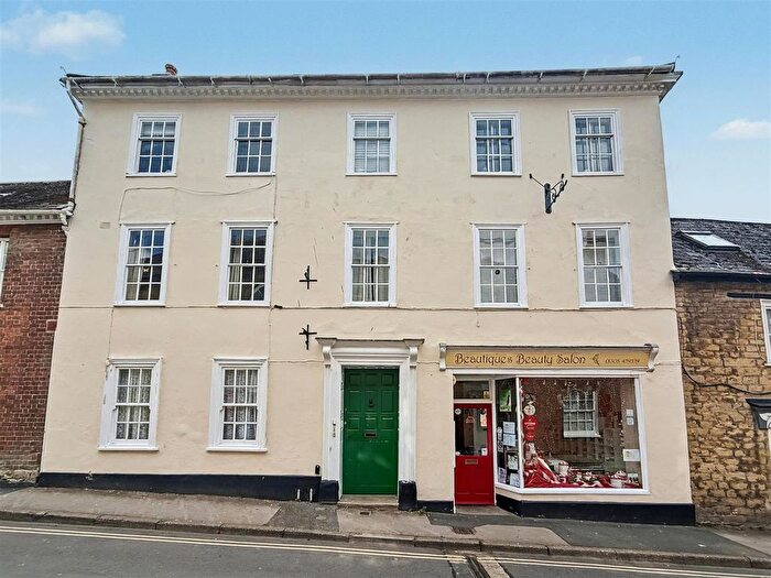1 Bedroom Flat To Rent In A Barrack Street, Bridport, DT6