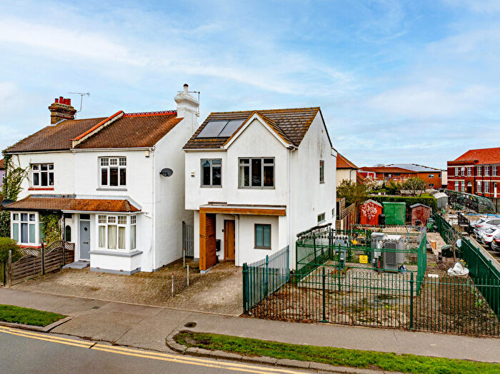 3 Bedroom Detached House For Sale In Prittlewell Chase, Westcliff-on-sea, SS0