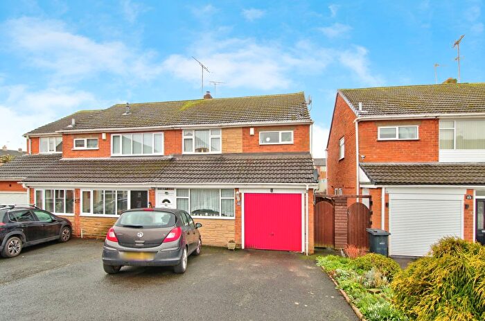 3 Bedroom Semi Detached House For Sale In Brook Street, Kingswinford, DY6