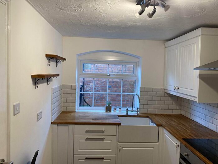 2 Bedroom Apartment To Rent In Flat Hampton Court, Market Harborough, LE16