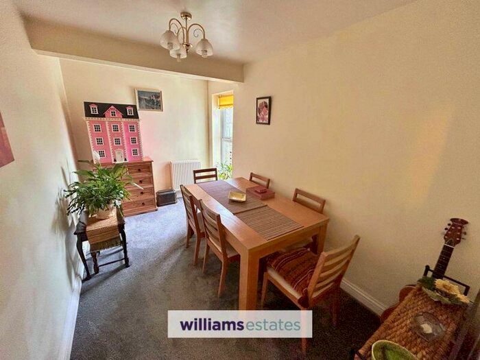 3 Bedroom Detached Bungalow For Sale In Abergele Road, Rhuddlan, LL18