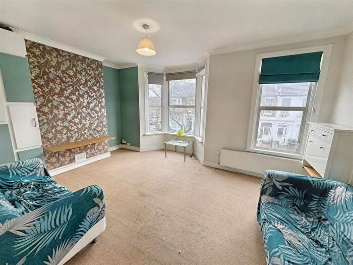 2 Bedroom Flat For Sale In Warren Road, London, E10