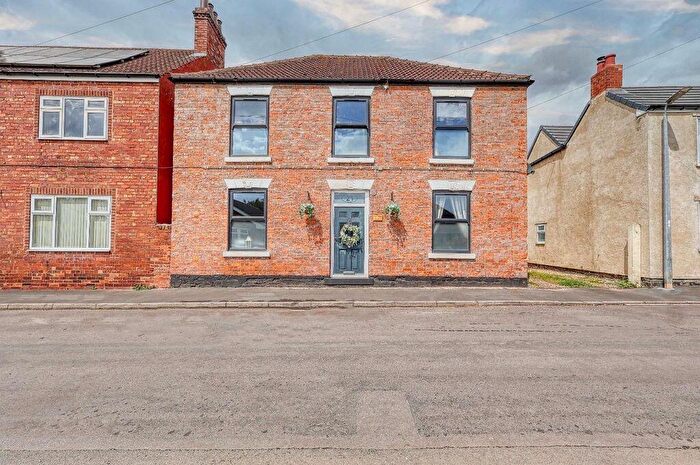 4 Bedroom Detached House For Sale In Low Cross Street, Crowle, DN17