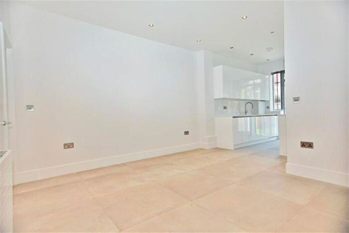 2 Bedroom Flat To Rent In Dartmouth Road, Hendon, NW4