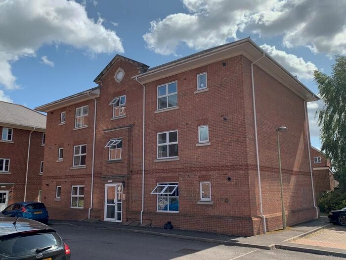 2 Bedroom Flat To Rent In Newbury, Berkshire, RG14