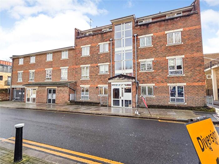 2 Bedroom Apartment For Sale In Church Road, London, N17