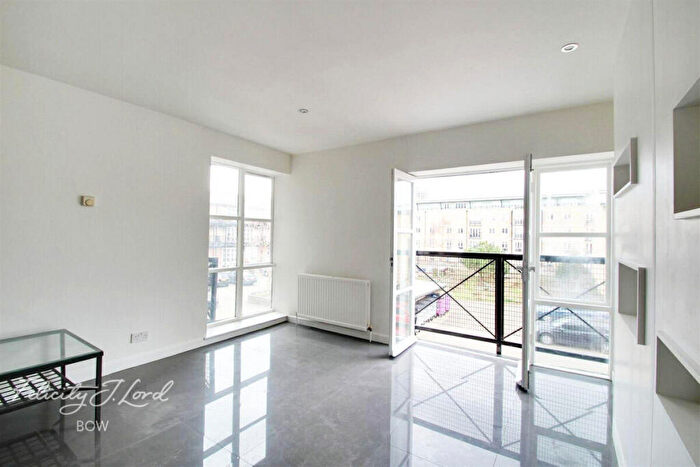 2 Bedroom Flat To Rent In Alphabet Square, London, E3