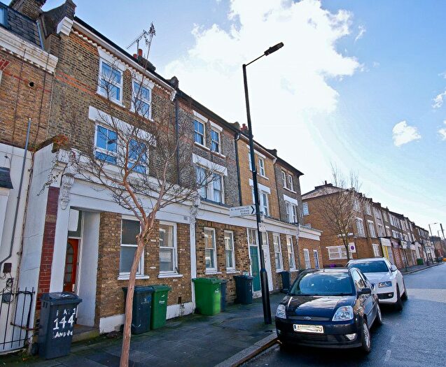 2 Bedroom Flat To Rent In Landor Road, Clapham, SW9