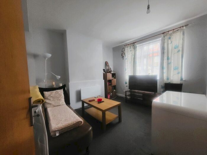 2 Bedroom Terraced House To Rent In Tolworth Road, Surbiton, KT6