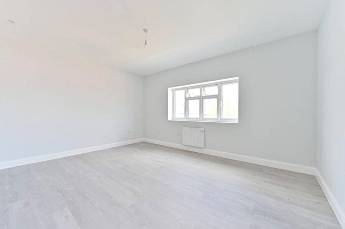 1 Bedroom Flat To Rent In Central Road, Morden, SM4