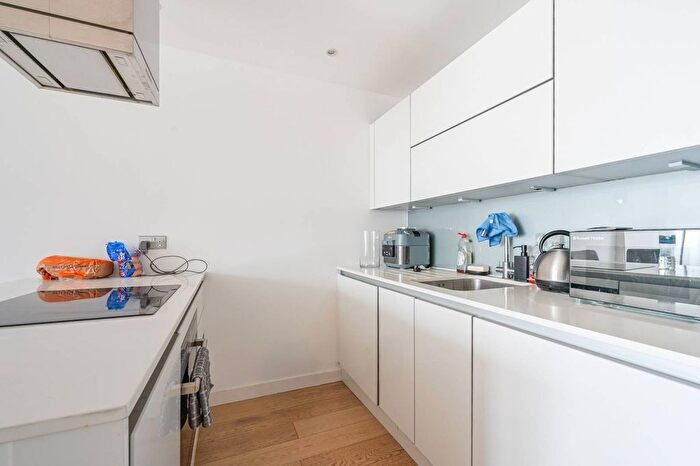 1 Bedroom Flat For Sale In Horizons Tower, Docklands, London, E14