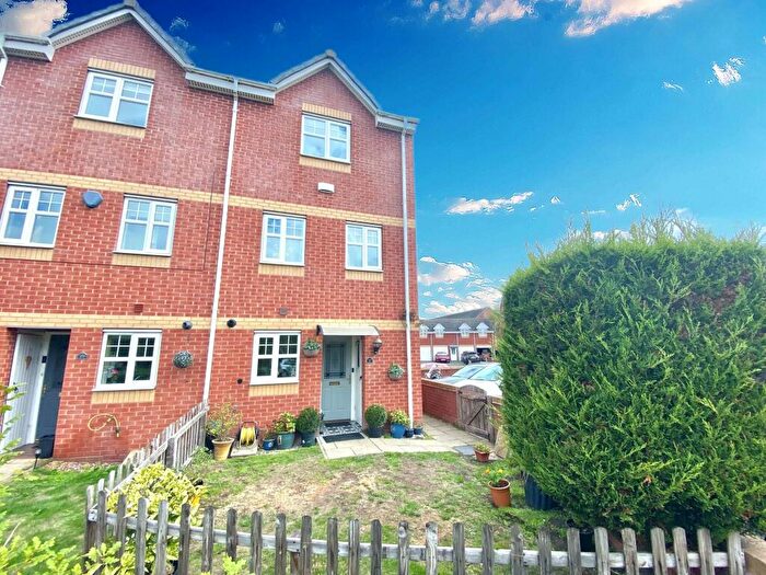 4 Bedroom Semi Detached House For Sale In Walsingham Drive, Nuneaton, CV10