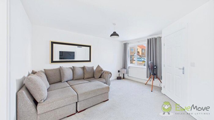 3 Bedroom Semi-Detached House For Sale In President Place, Harworth, Doncaster, DN11