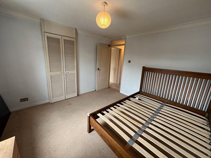 2 Bedroom Flat To Rent In Dorchester Court, Greenlands Road, Staines-Upon-Thames, Middlesex, TW18