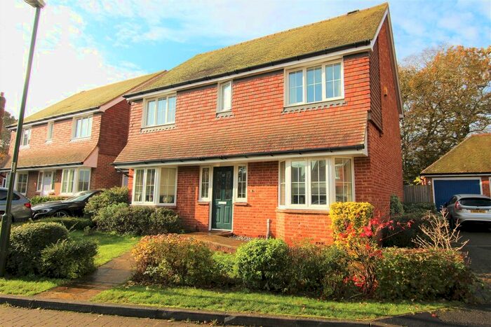 4 Bedroom Detached House To Rent In Sycamore Drive, Burgess Hill, RH15