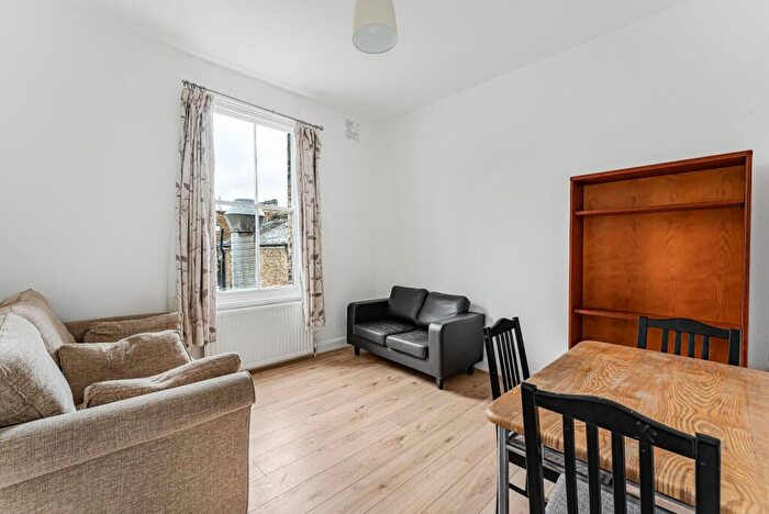 4 Bedroom Maisonette To Rent In Burdett Road, London, E3