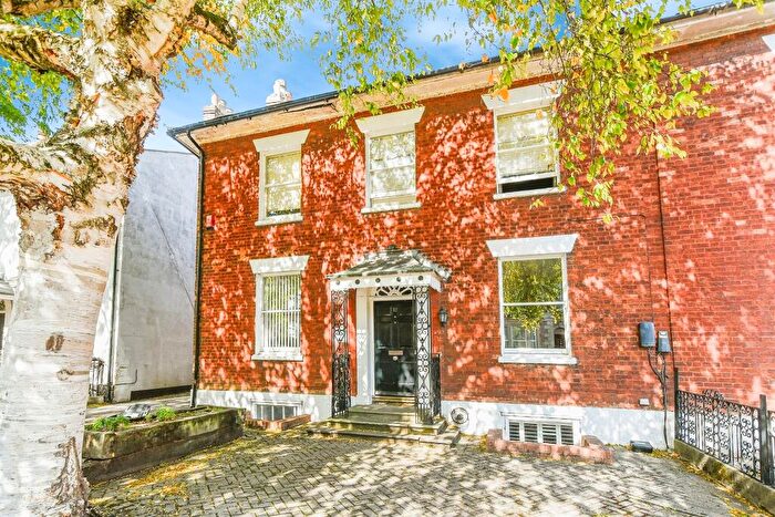 2 Bedroom Flat For Sale In Bath Road, Swindon, SN1
