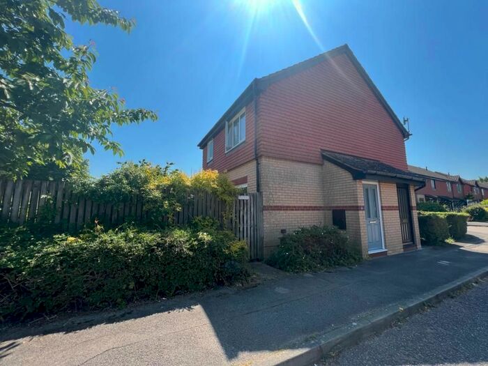 1 Bedroom Property To Rent In Pettingrew Close, Walnut Tree, Milton Keynes, MK7