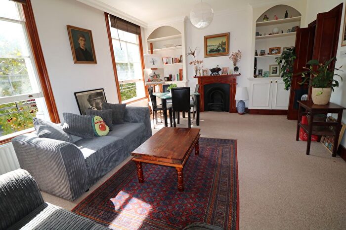1 Bedroom Flat To Rent In St Johns Hill, Clapham, SW11
