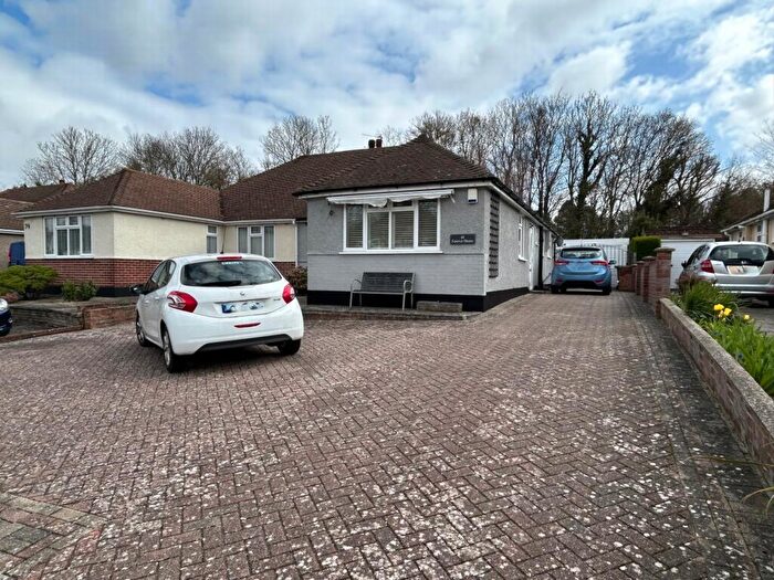3 Bedroom Bungalow For Sale In Gillmans Road, Orpington, BR5