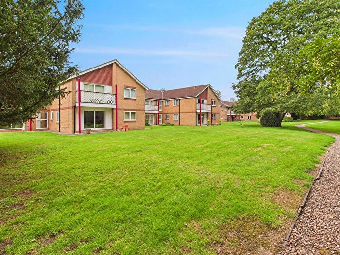 2 Bedroom Flat For Sale In Old Manor Lawns, Long Lane, Beverley, HU17