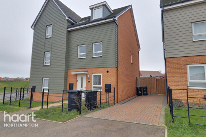 3 Bedroom Semi-Detached House To Rent In Glenvale Drive, Wellingborough, NN8