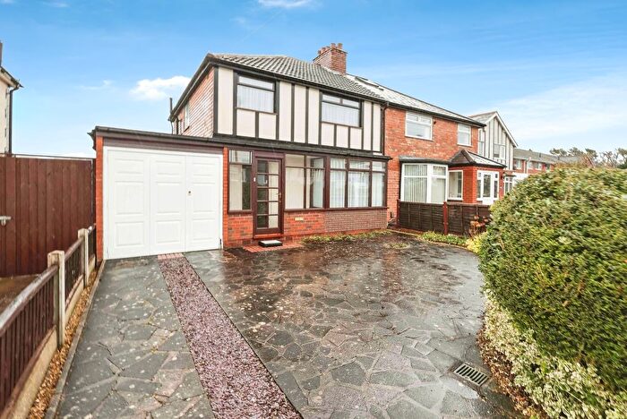 3 Bedroom Semi Detached House For Sale In The Crest, Birmingham, West Midlands, B31