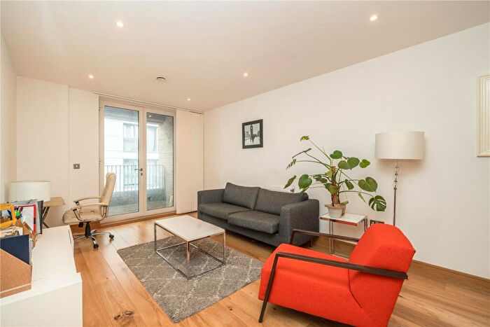 2 Bedroom Apartment To Rent In Sclater Street, London, E1