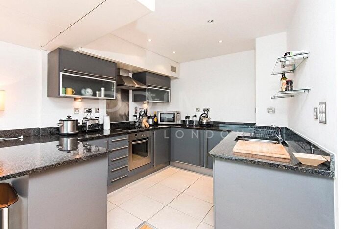 1 Bedroom Flat To Rent In Parliament View Apartments, Albert Embankment, London, SE1