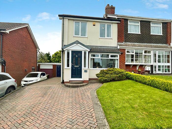 3 Bedroom Semi-Detached House For Sale In Barnfield Close, Egerton, BL7