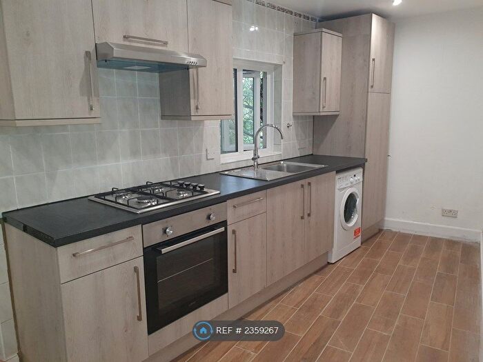 4 Bedroom Flat To Rent In Graham Road, Mitcham, CR4