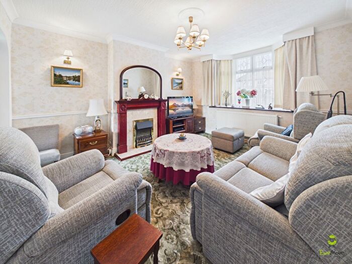 3 Bedroom Semi-detached House For Sale In Long Lane, Bexleyheath, Kent, DA7
