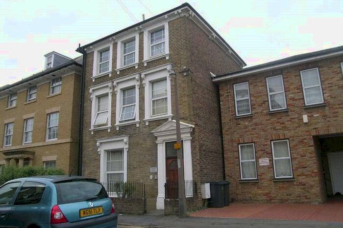 Studio To Rent In Clifton Road, Slough SL1